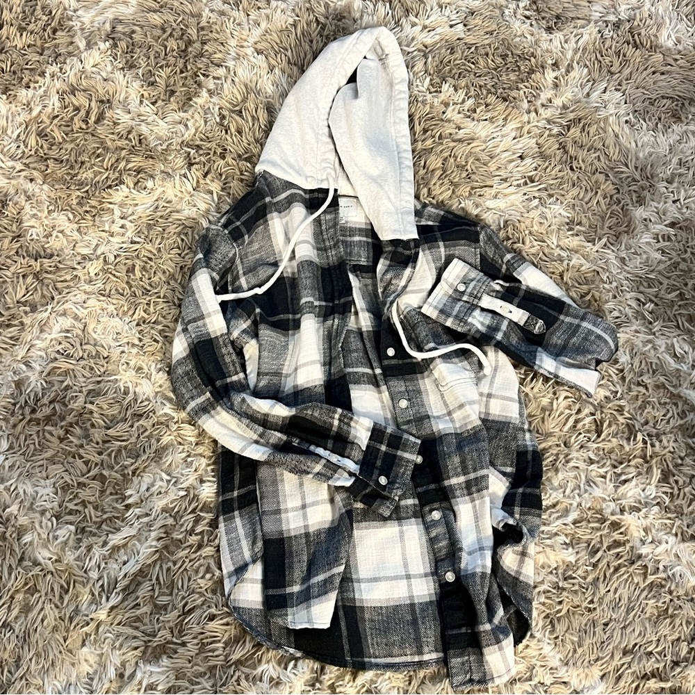 American Eagle Outfitters black and white Plaid Hooded Shirt